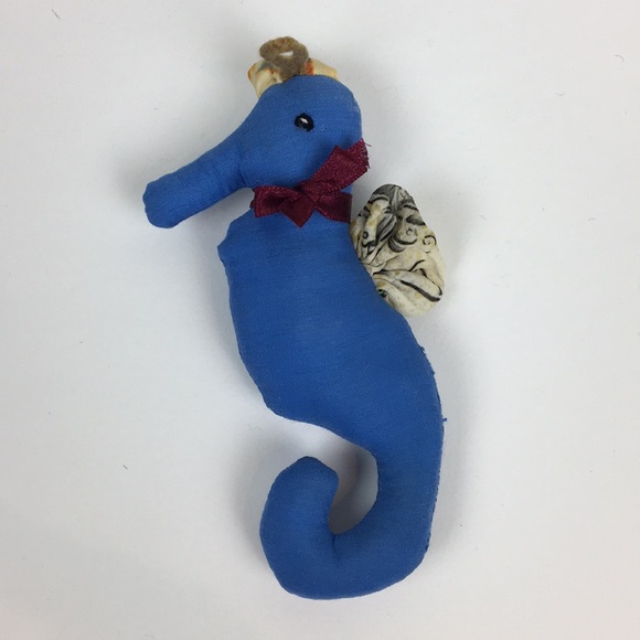 One handmade seahorse keychain ornament - Picture 2 of 5